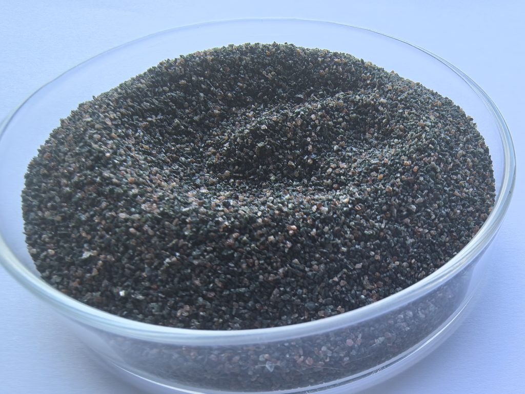 Nhà sản xuất vật liệu phun cát: Green Garnet Omphacite 80 mesh -1-Brown fused alumina-Haixu Abrasives
